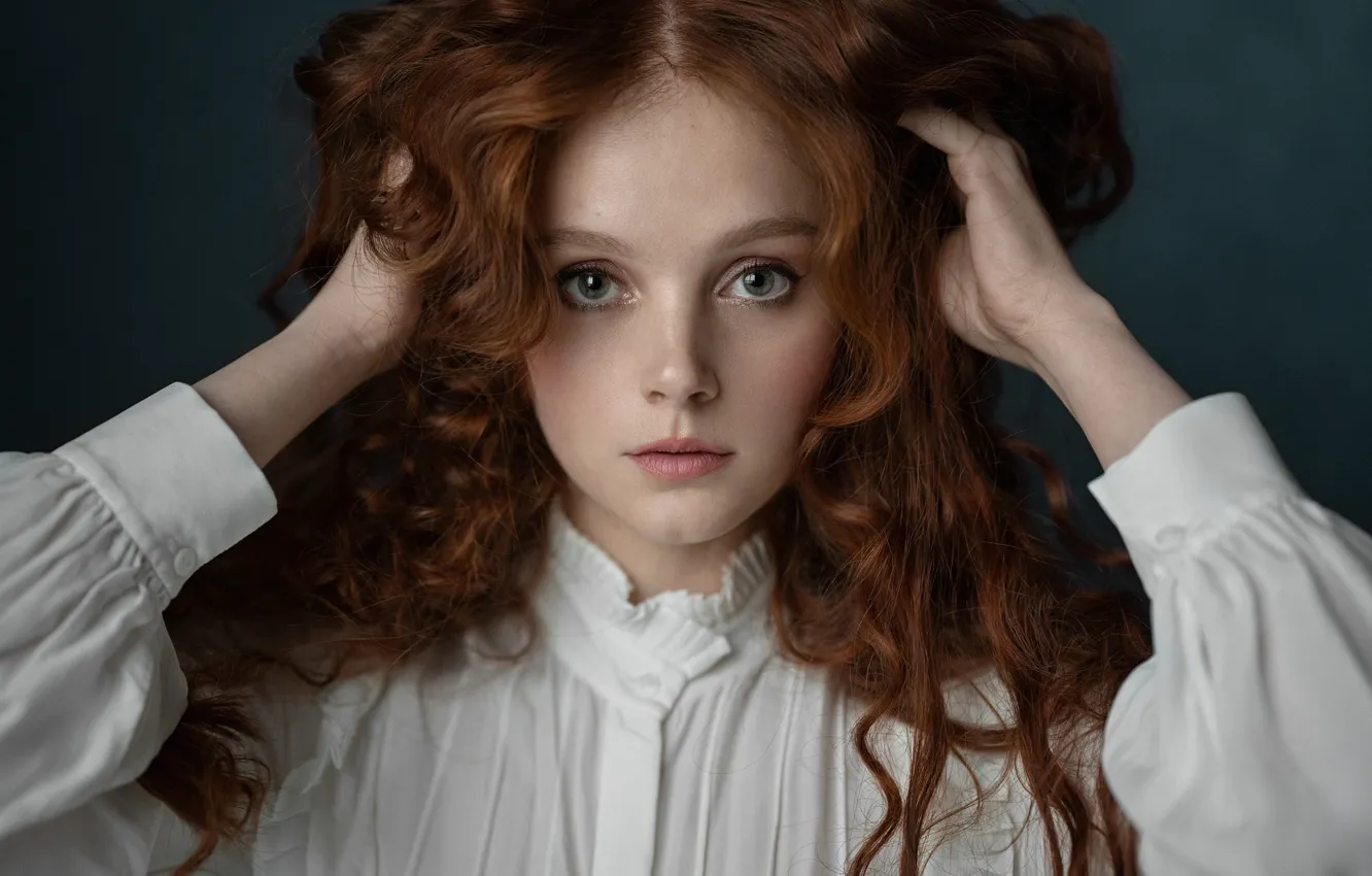 Photo wallpaper look, face, pose, background, model, portrait, hands, makeup