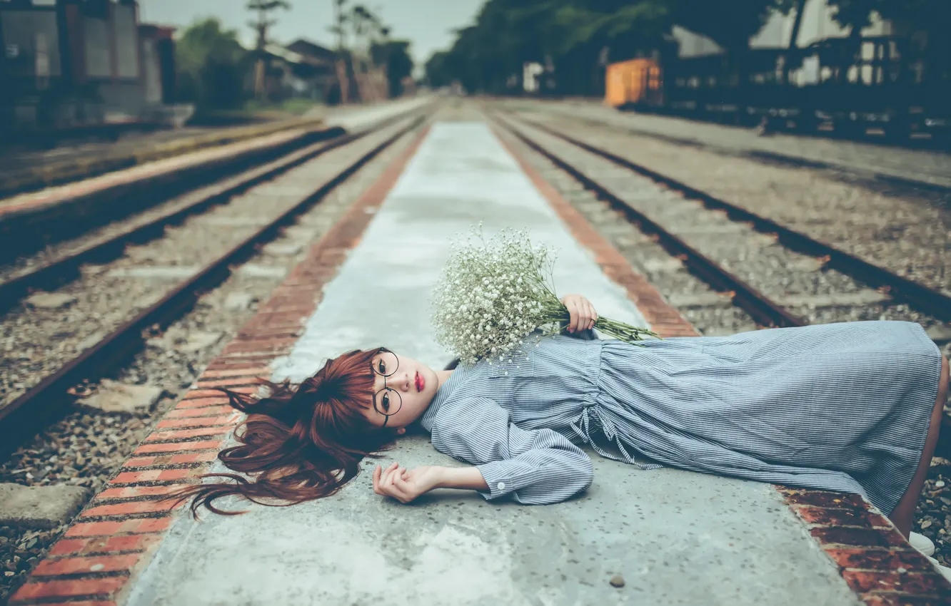 Photo wallpaper look, rails, lies, Asian