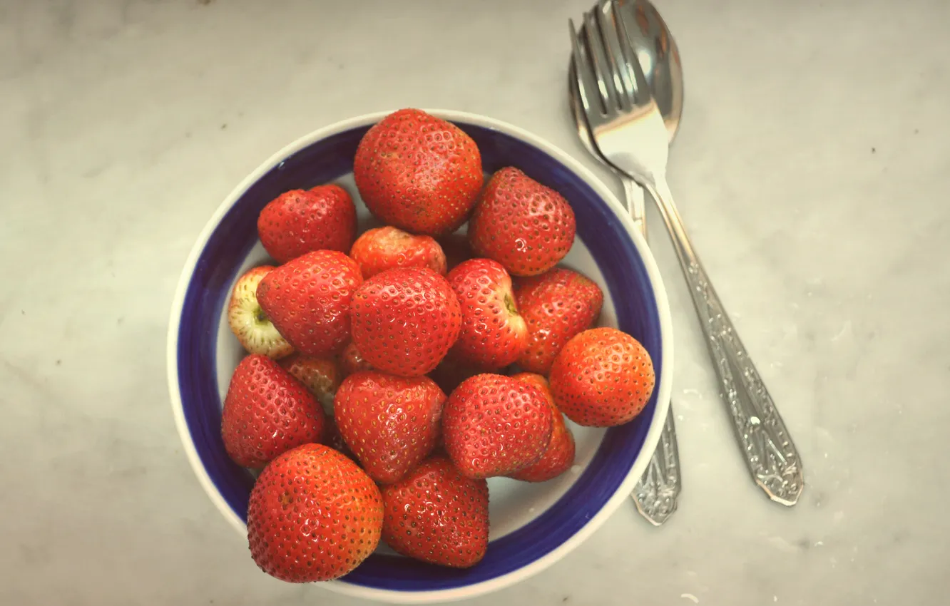 Photo wallpaper berries, strawberry, plate, spoon, bowl, plug