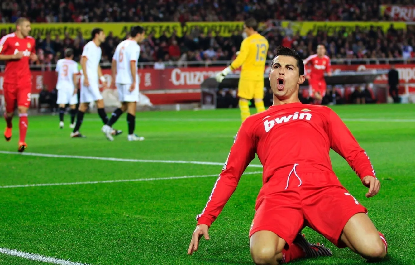 Photo wallpaper CR7, Real Madrid, Real Madrid, Benzema, red form, red form, Cristiano Ronaldo, C. Ronaldo