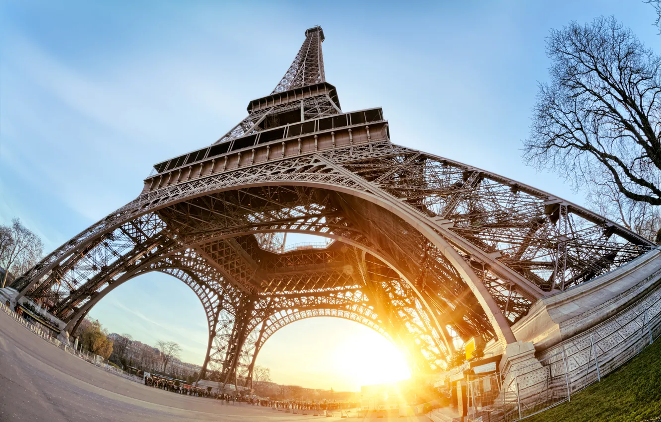 Photo wallpaper the sun, trees, people, Eiffel tower