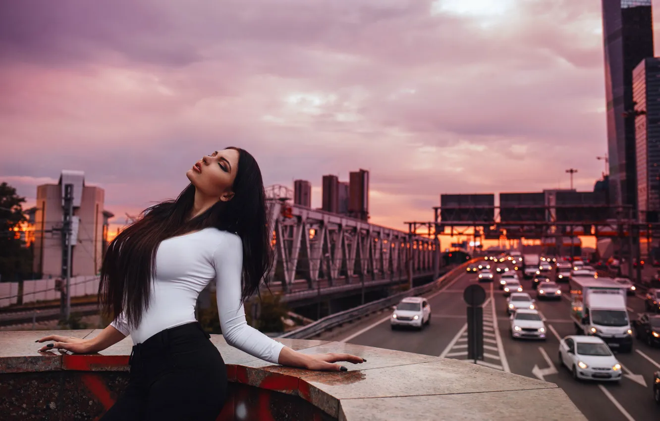 Photo wallpaper chest, the sky, girl, machine, the city, pose, the evening, traffic