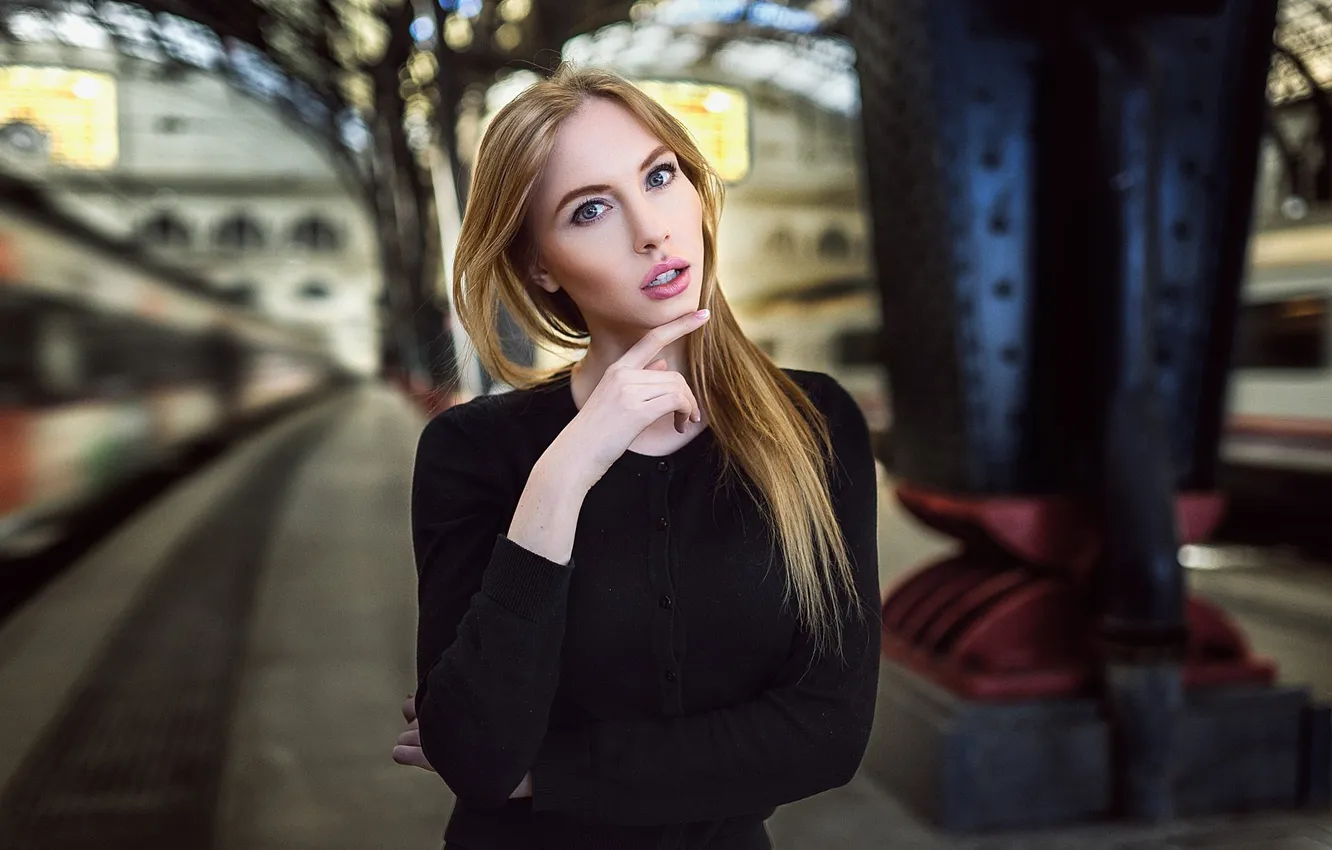 Photo wallpaper look, girl, pose, model, train, portrait, hands, makeup