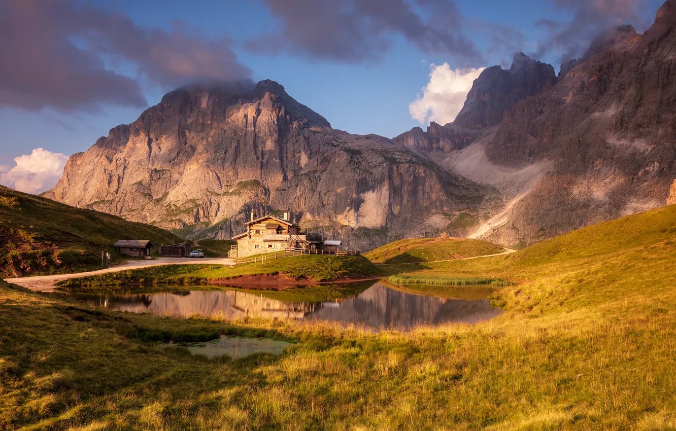 Photo wallpaper cars, mountains, building
