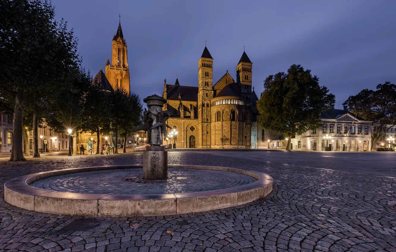 Photo wallpaper area, fountain, Netherlands, Maastricht