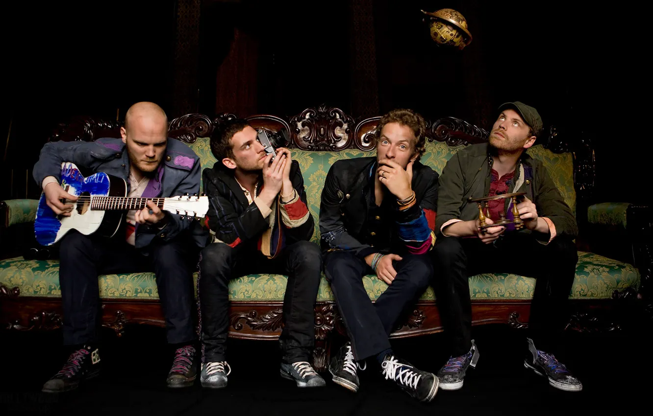 Photo wallpaper sofa, guitar, group, Coldplay, Chris Martin, Johnny Buckland, Guy Berryman, Will Champion
