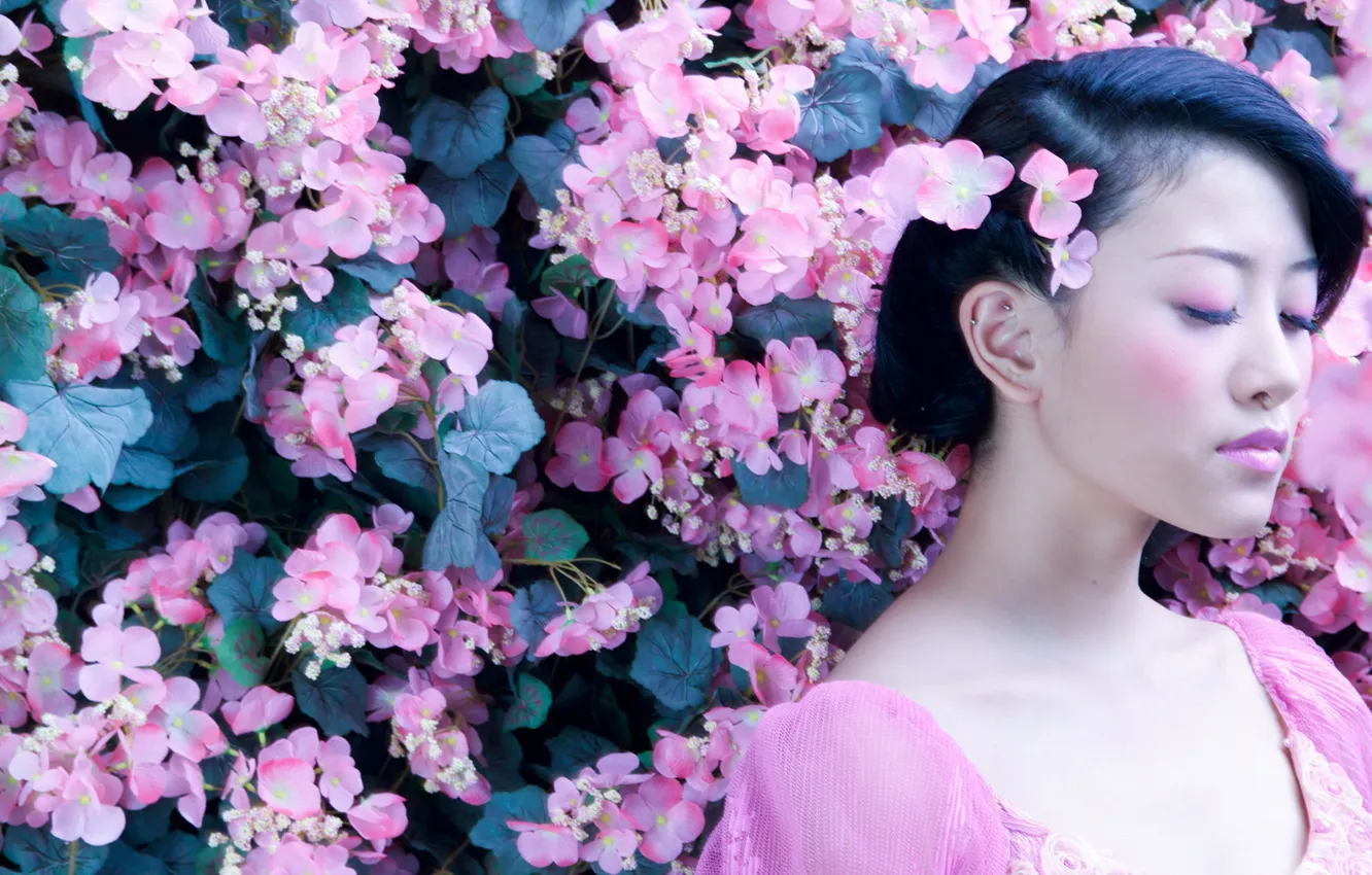 Photo wallpaper girl, flowers, Japanese