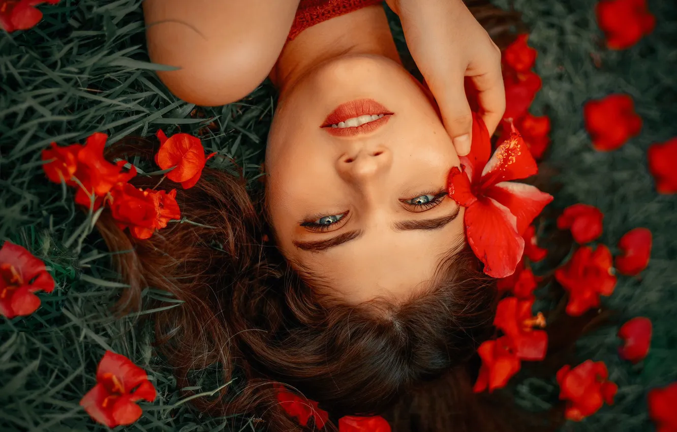 Photo wallpaper grass, look, girl, flowers, red, face, pose, smile