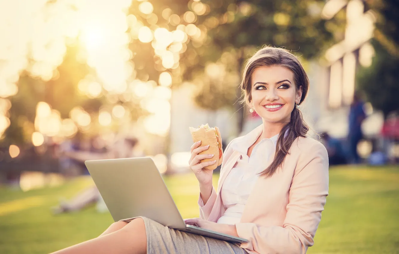 Photo wallpaper girl, smile, brunette, laptop, hamburger
