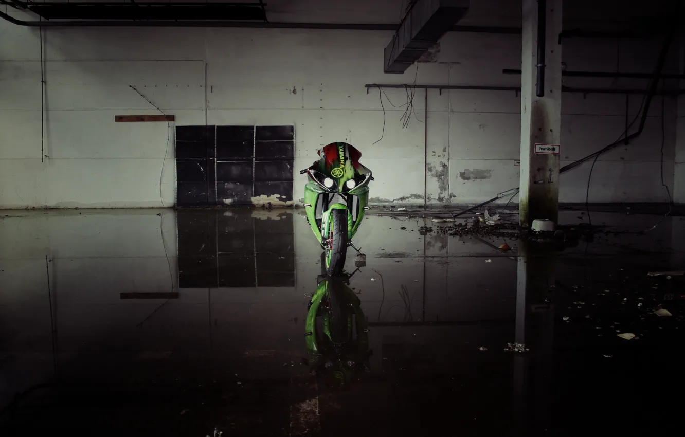 Photo wallpaper green, green, lights, motorcycle, yamaha, bike, the front, Yamaha