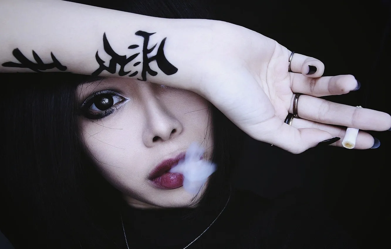 Photo wallpaper girl, model, smoke, cigarette, characters, Wylon To Hayashi