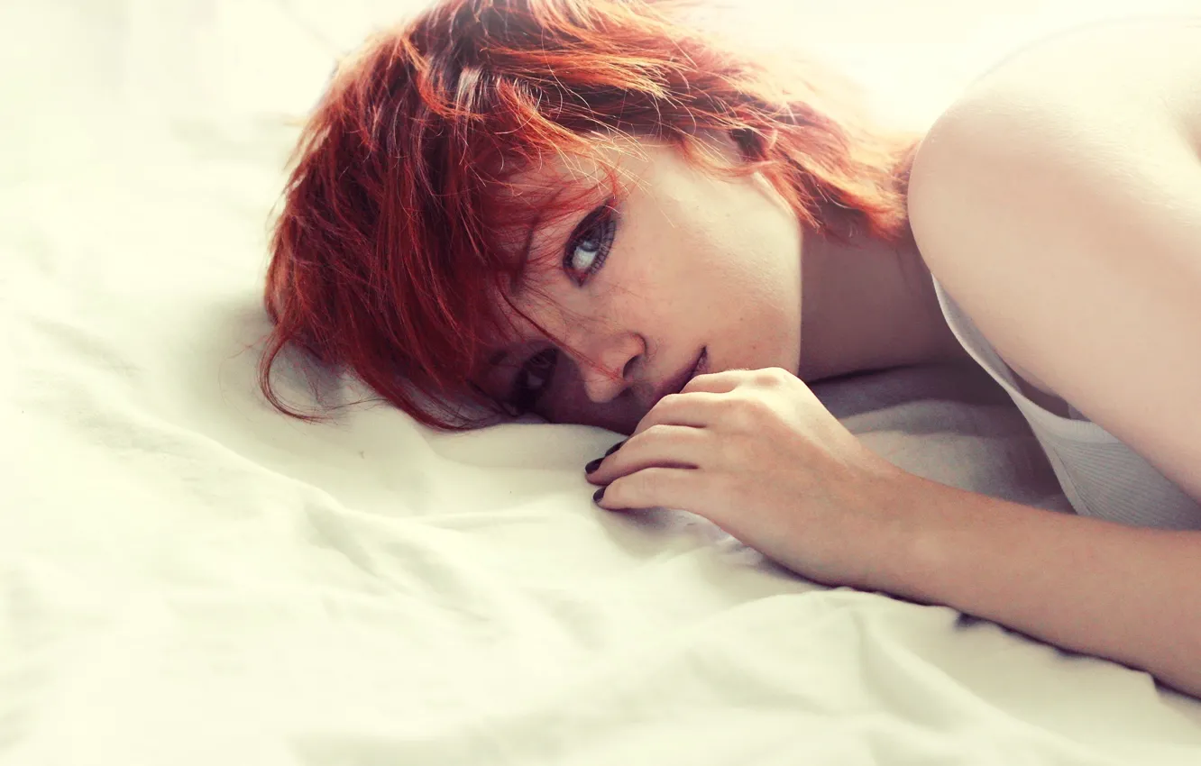 Photo wallpaper face, Red head