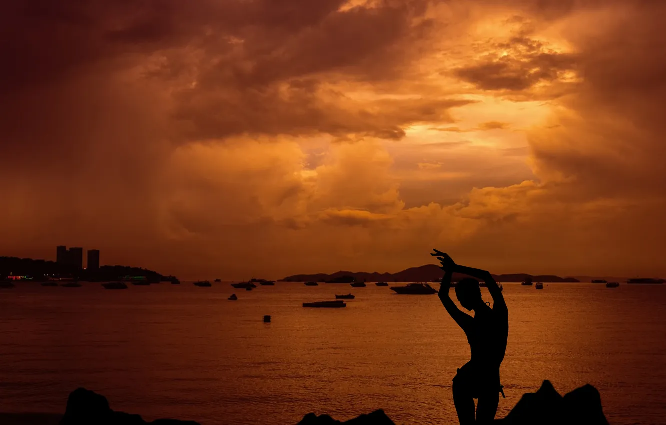 Photo wallpaper sunset, clouds, silhouette of a girl