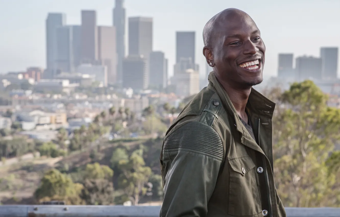 Photo wallpaper landscape, the city, smile, the film, portrait, frame, jacket, Tyrese Gibson