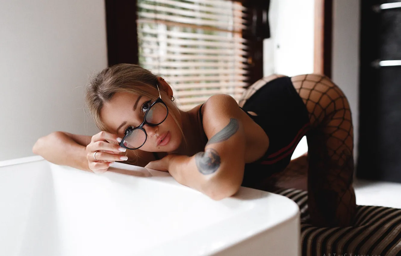 Photo wallpaper ass, ass, look, girl, mesh, tattoo, glasses, tattoo