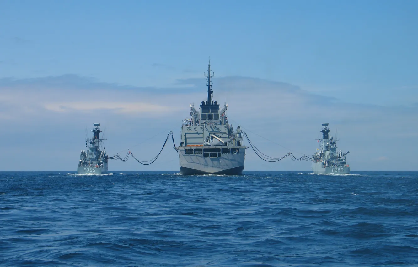 Photo wallpaper ship, Bunkering, refueling on the go