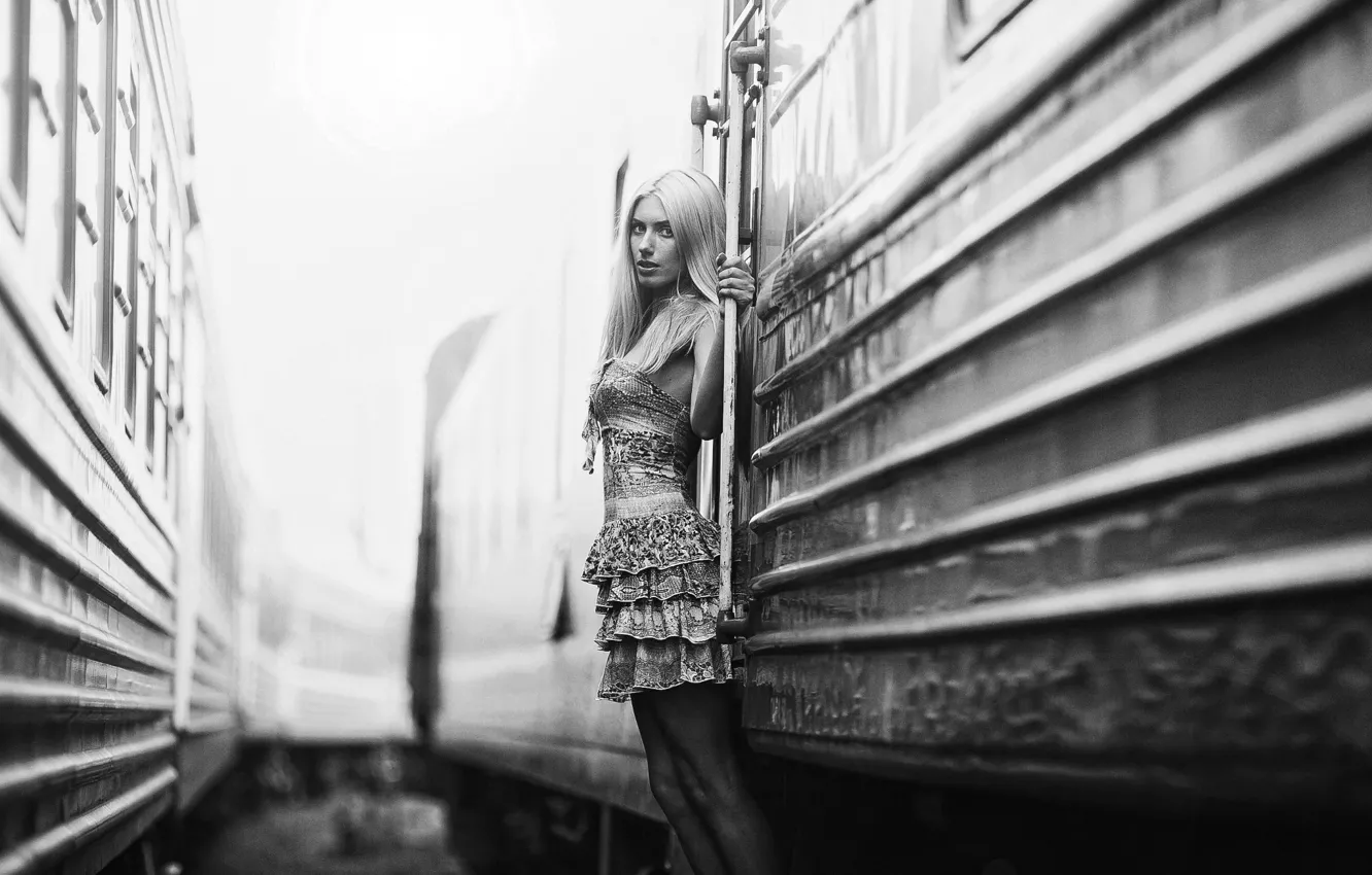 Photo wallpaper girl, the car, trains, Karen Abramyan