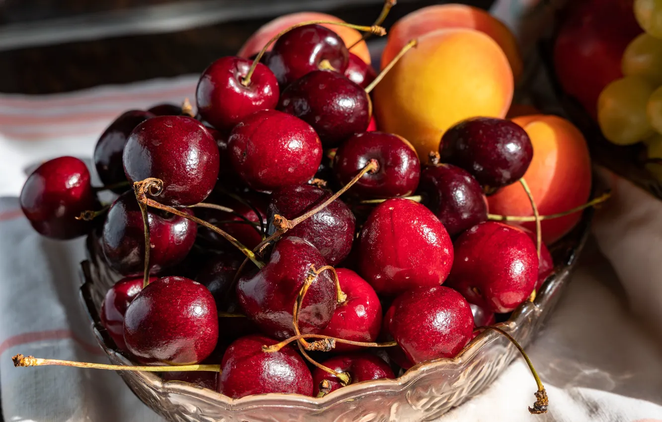 Photo wallpaper macro, light, cherry, berries, bowl, cherry, apricots