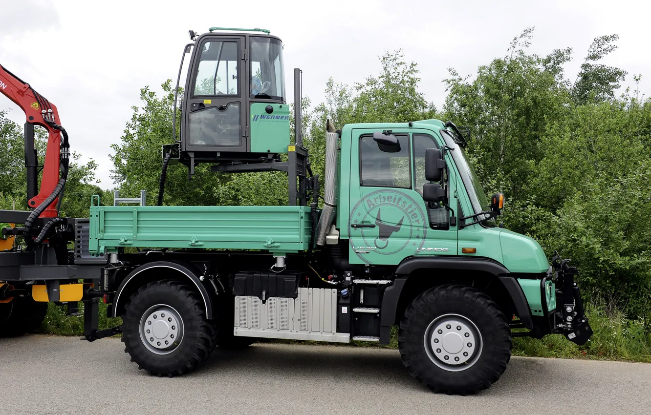 Photo wallpaper asphalt, Mercedes-Benz, truck, cabin, body, manipulator, Unimog, U530