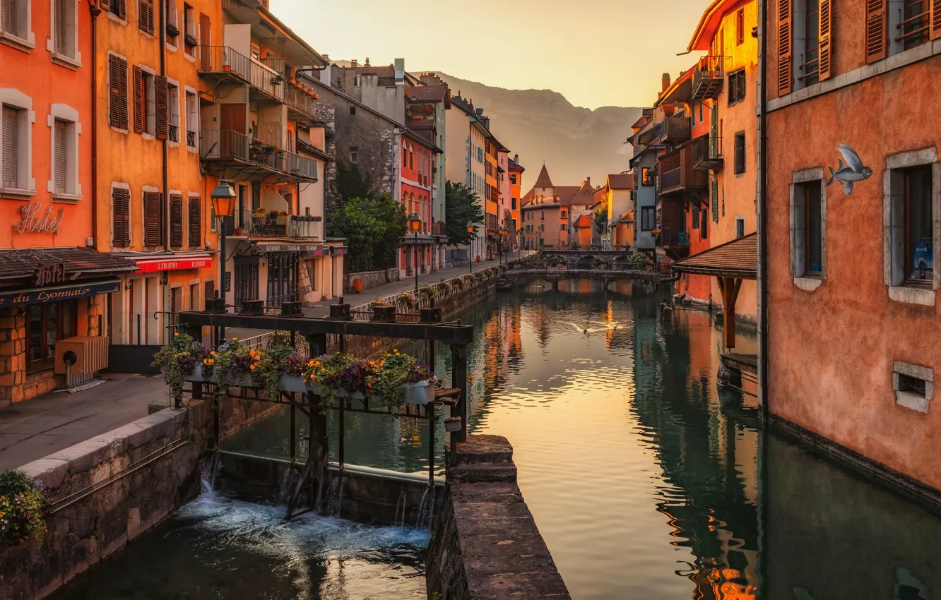 Photo wallpaper mountains, the city, France, home, morning, channel, Annecy, Alexander the Silent