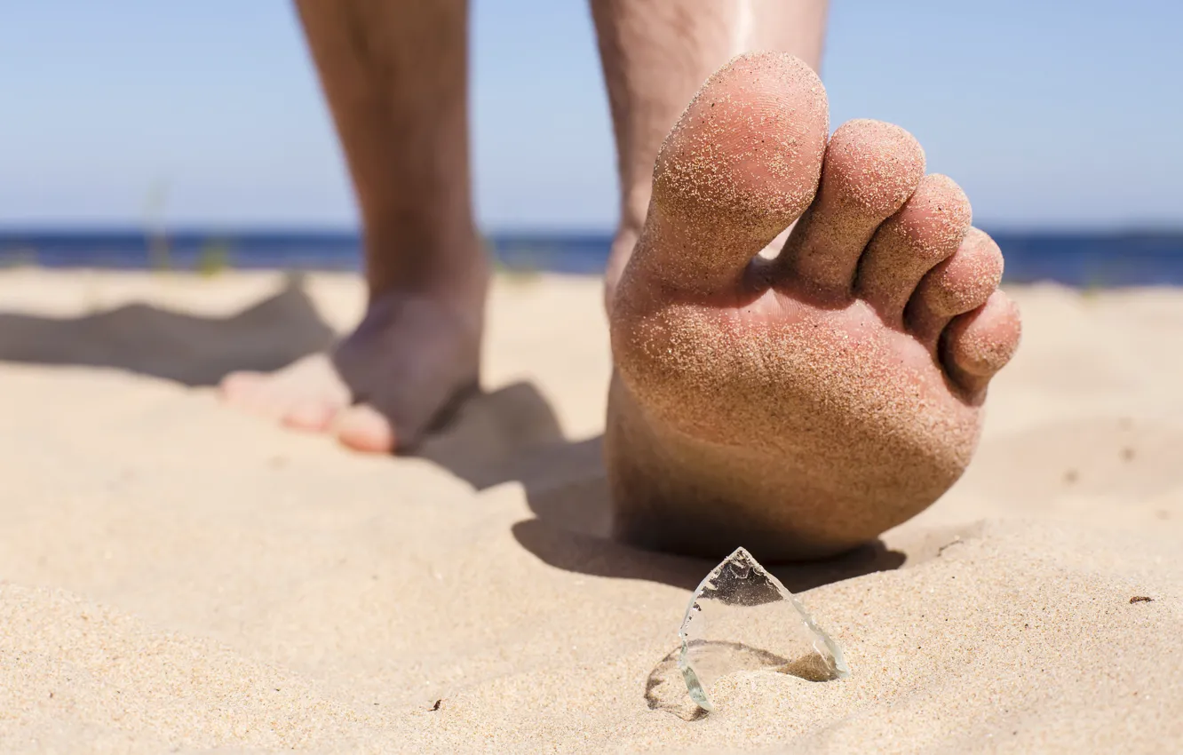 Photo wallpaper fingers, foot, pollution, possible accident