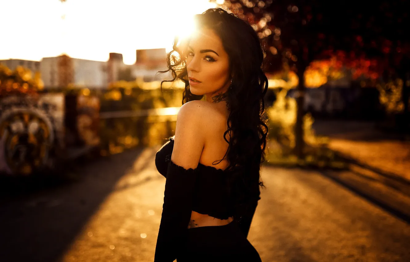 Photo wallpaper look, girl, the sun, portrait, makeup, figure, brunette, hairstyle