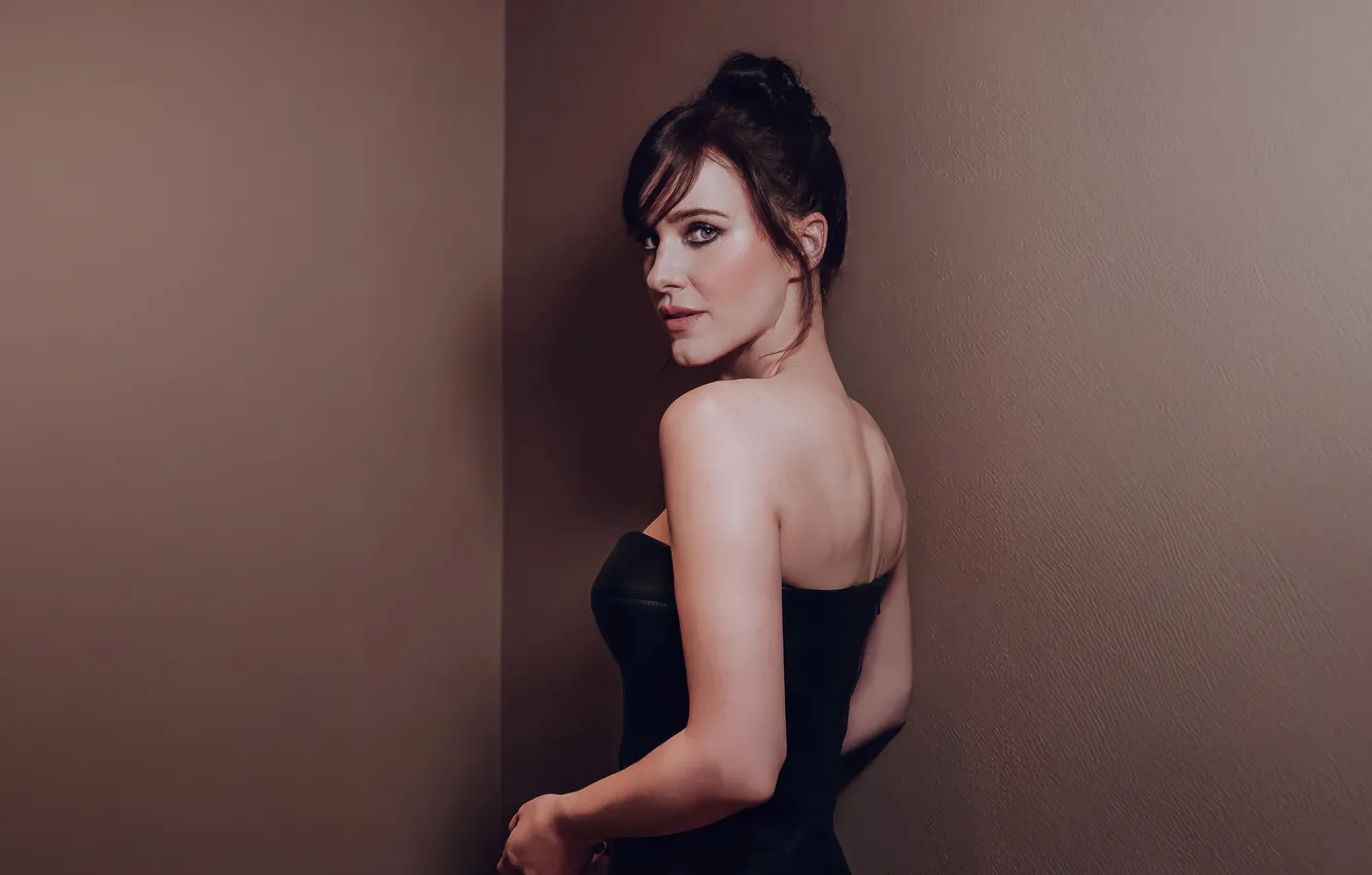 Photo wallpaper look, pose, back, makeup, figure, actress, Rachel Brosnahan, Rachel Brosnahan