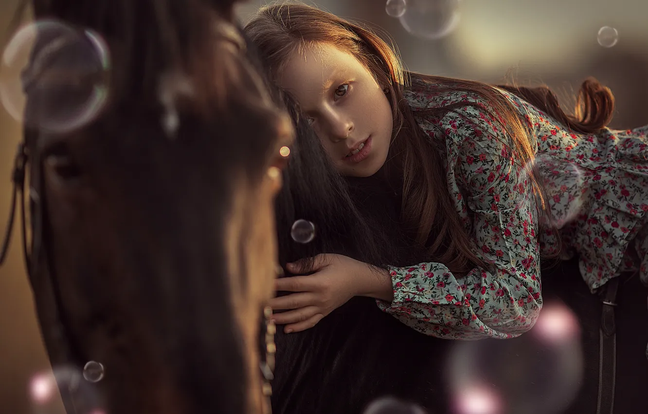 Photo wallpaper look, face, horse, horse, hands, bubbles, girl, Annie Of Antikov