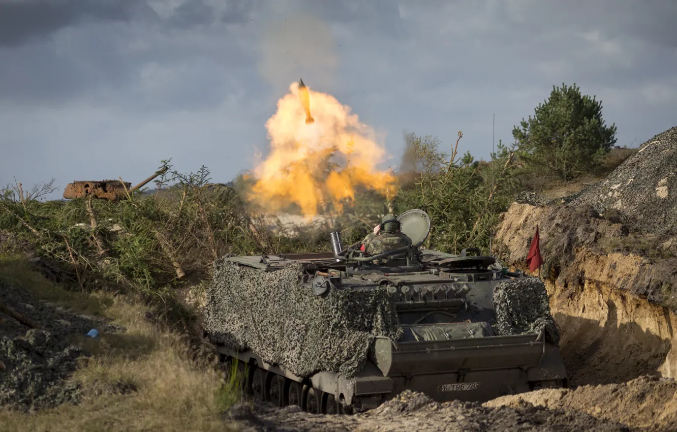 Photo wallpaper lights, shot, polygon, APC, M113