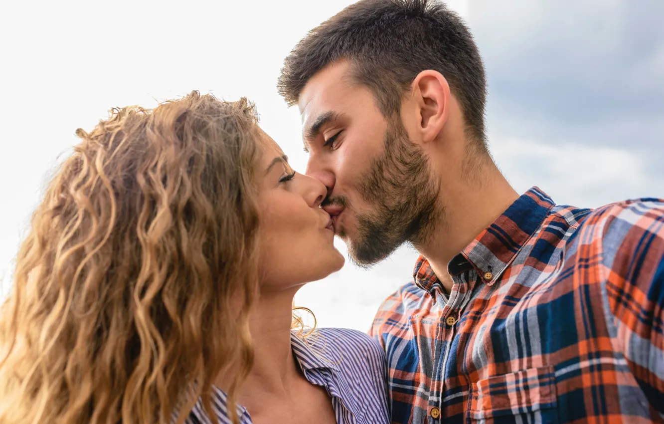 Photo wallpaper girl, happiness, kiss, guy, lovers