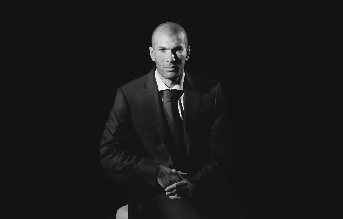 Photo wallpaper background, black, costume, male, player, Zinedine Zidane, Zidane, Zizou