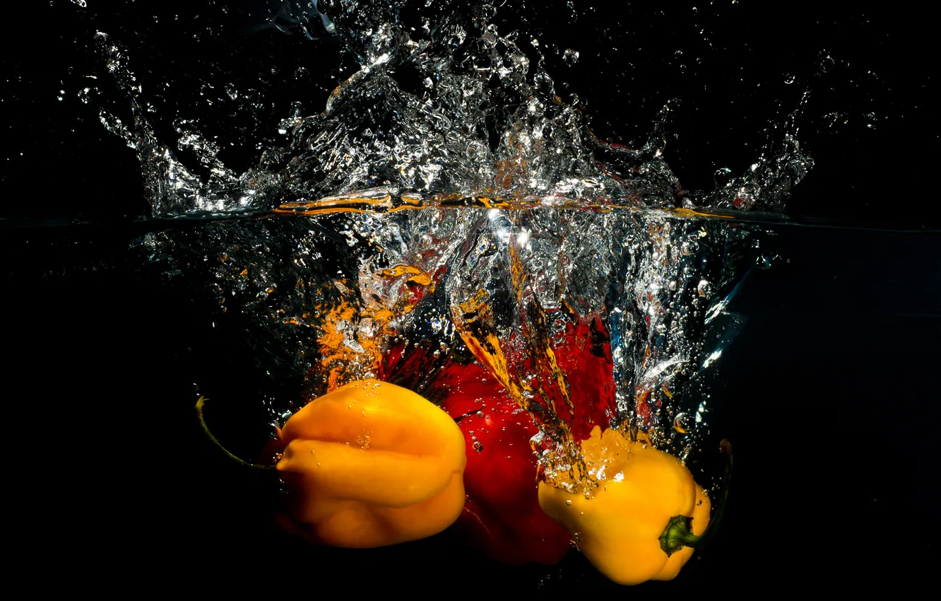 Photo wallpaper water, squirt, food, splash, pepper, vegetables