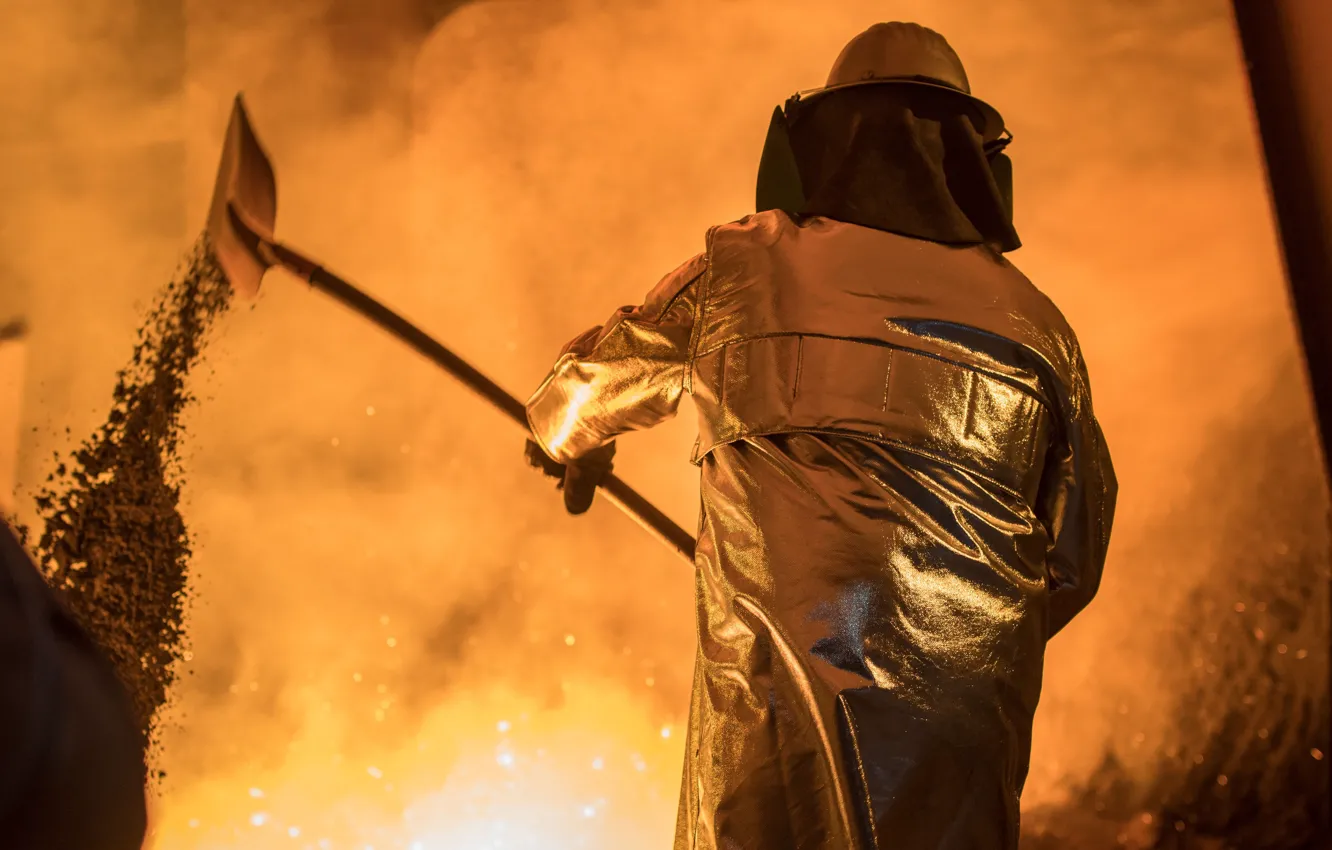Photo wallpaper Heat, shovel, smelter, thermal suit