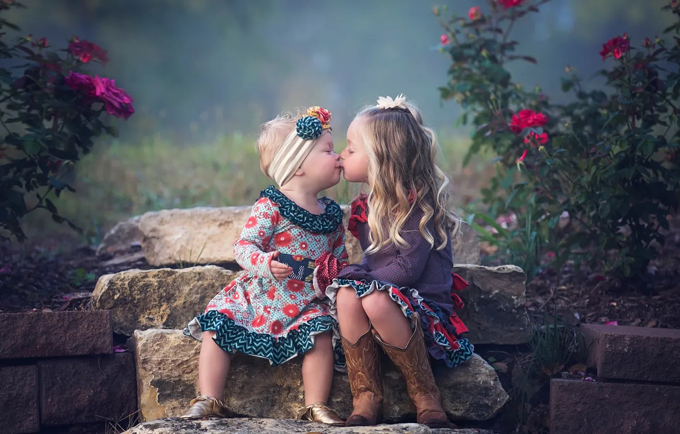 Photo wallpaper children, girls, sisters, kiss