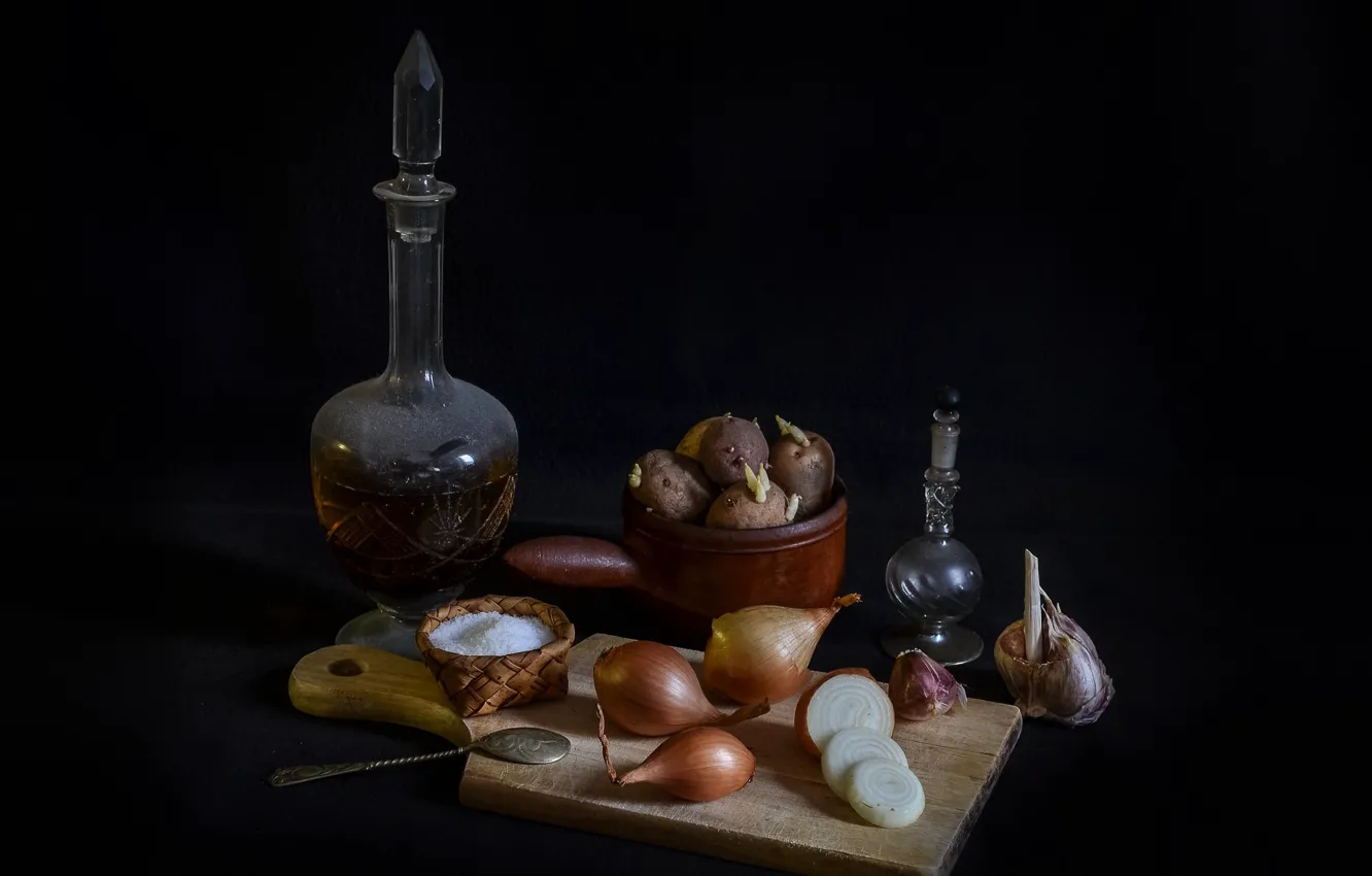 Photo wallpaper the dark background, cutting Board, glass, potatoes, decanter, salt, alcohol, spoon