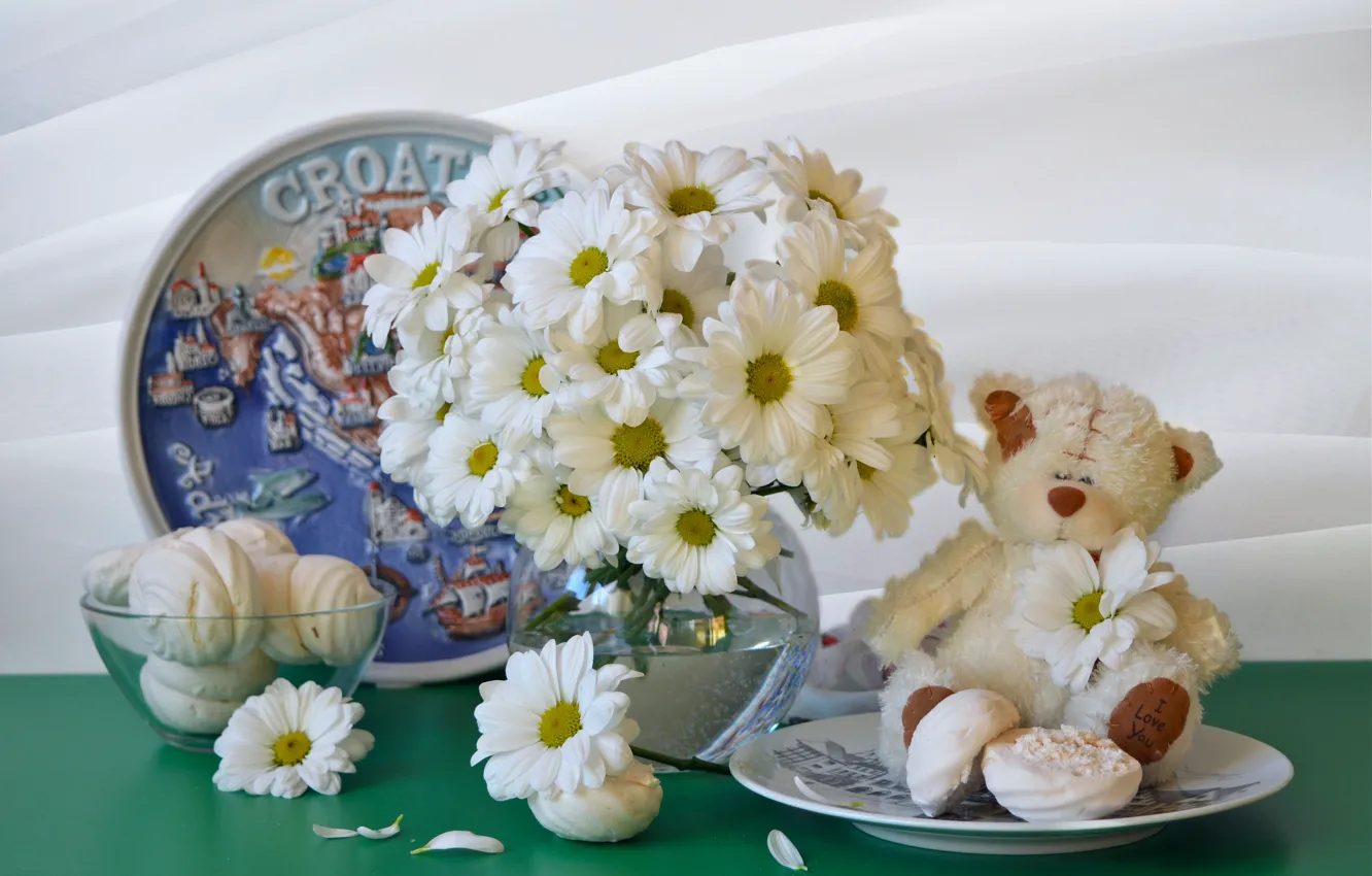 Photo wallpaper glass, chamomile, bouquet, dishes, still life, chrysanthemum, composition, marshmallows