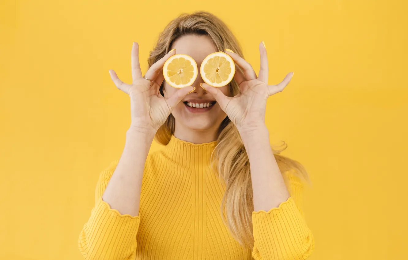 Photo wallpaper eyes, girl, joy, smile, mood, lemon, hands, hairstyle