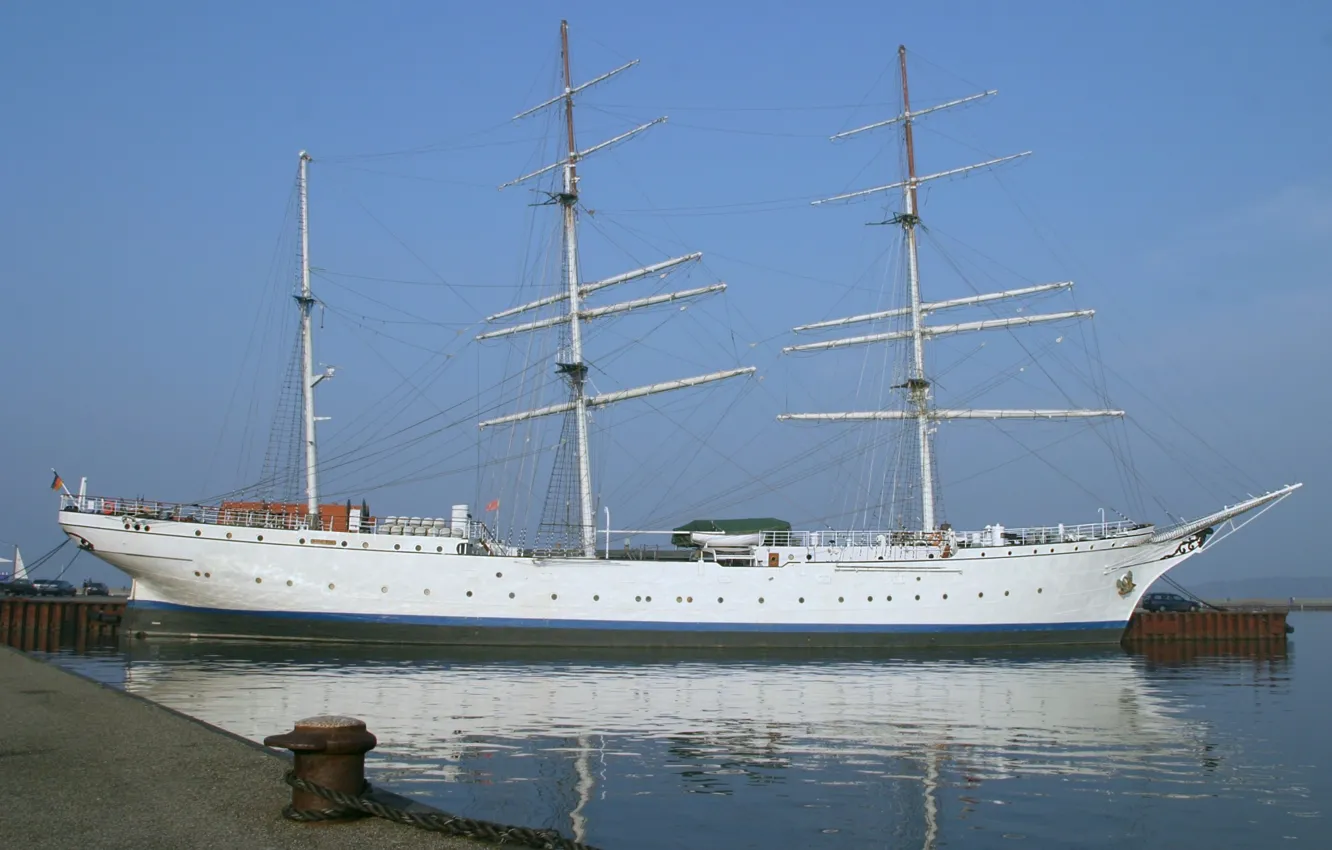 Photo wallpaper sailboat, Museum, Gorch Fock