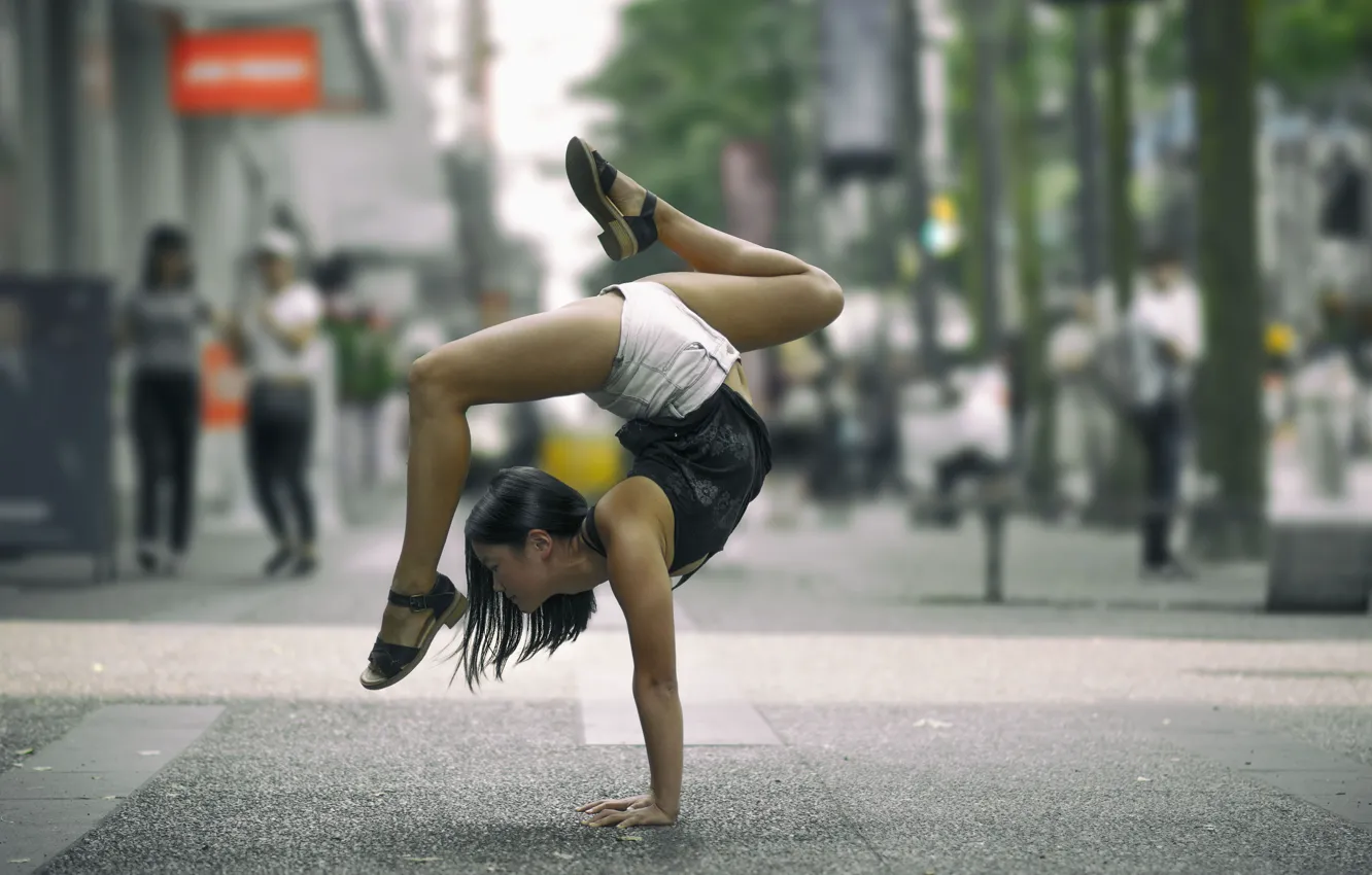 Photo wallpaper girl, pose, street, gymnastics, yoga