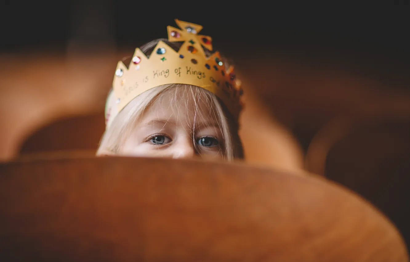 Photo wallpaper eyes, children, crown, girl