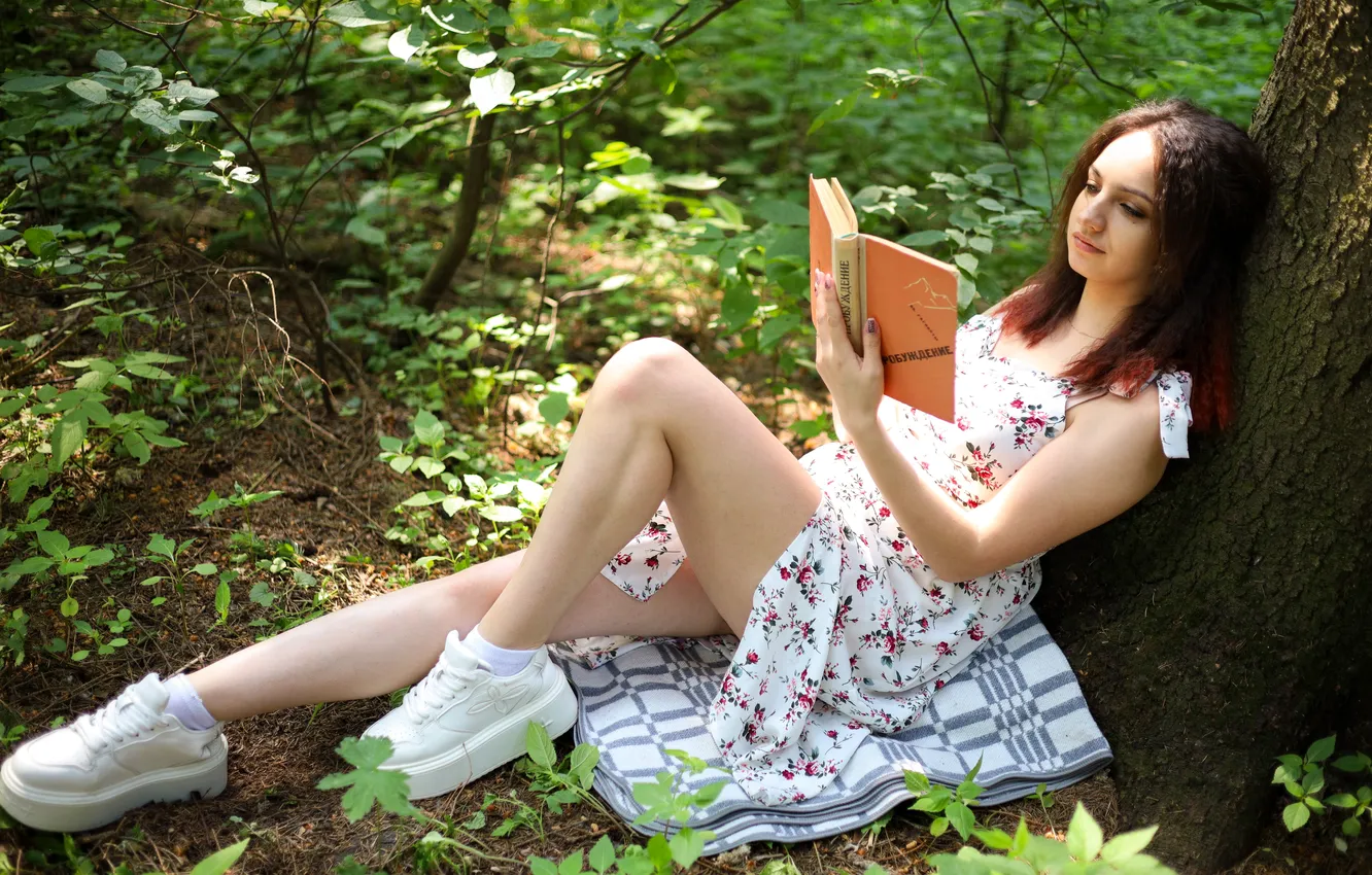 Photo wallpaper forest, girl, nature, feet, model, book, md: Elena Agafonova, ph:Zarina Bagaeva