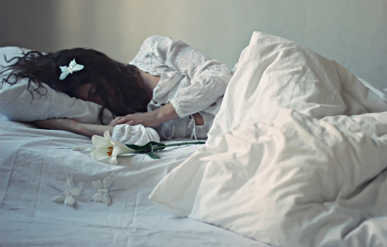 Photo wallpaper girl, butterfly, flowers, sleep, bed