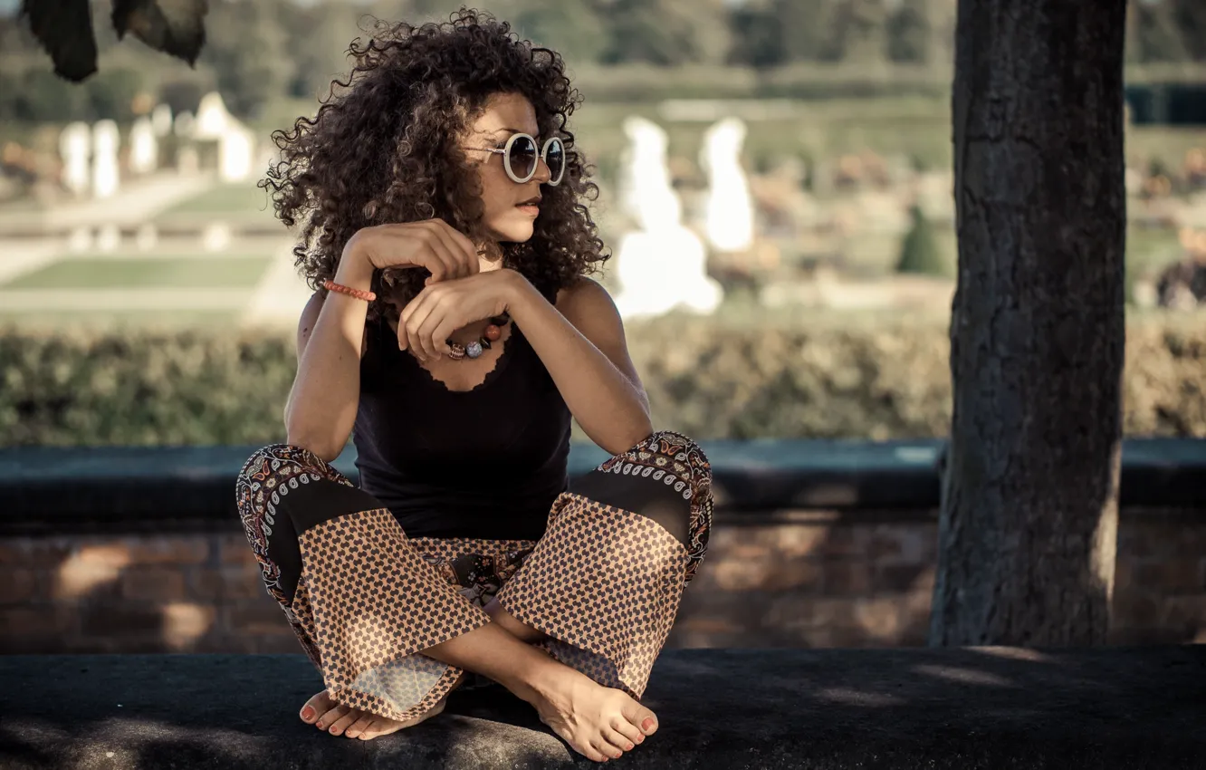 Photo wallpaper pose, glasses, curls, Ilaria