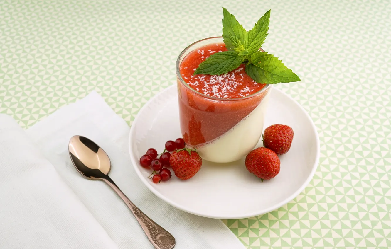 Photo wallpaper glass, berries, food, strawberry, spoon, drink