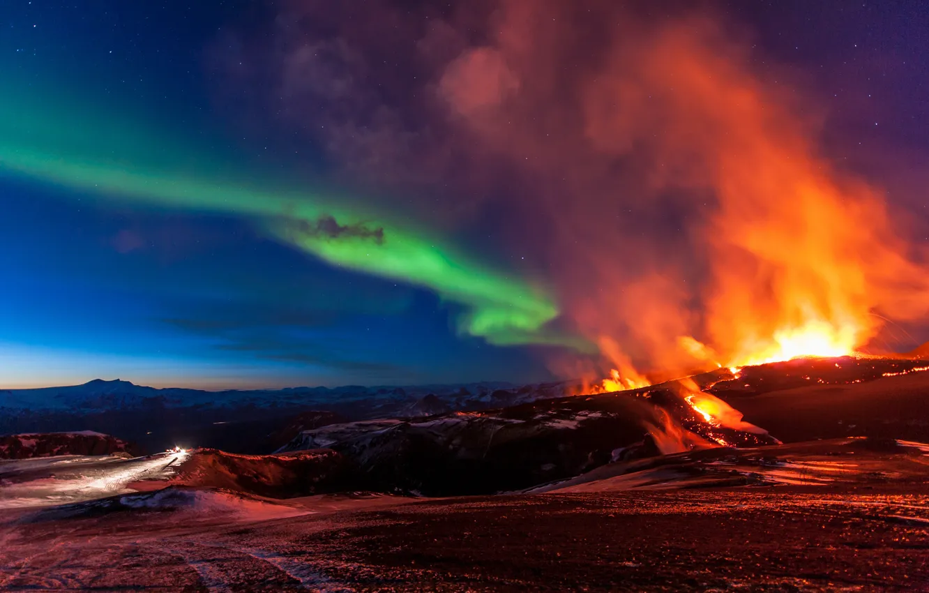 Photo wallpaper mountains, element, Northern lights, Iceland, Iceland, the eruption of the volcano, Fimmvorduhals