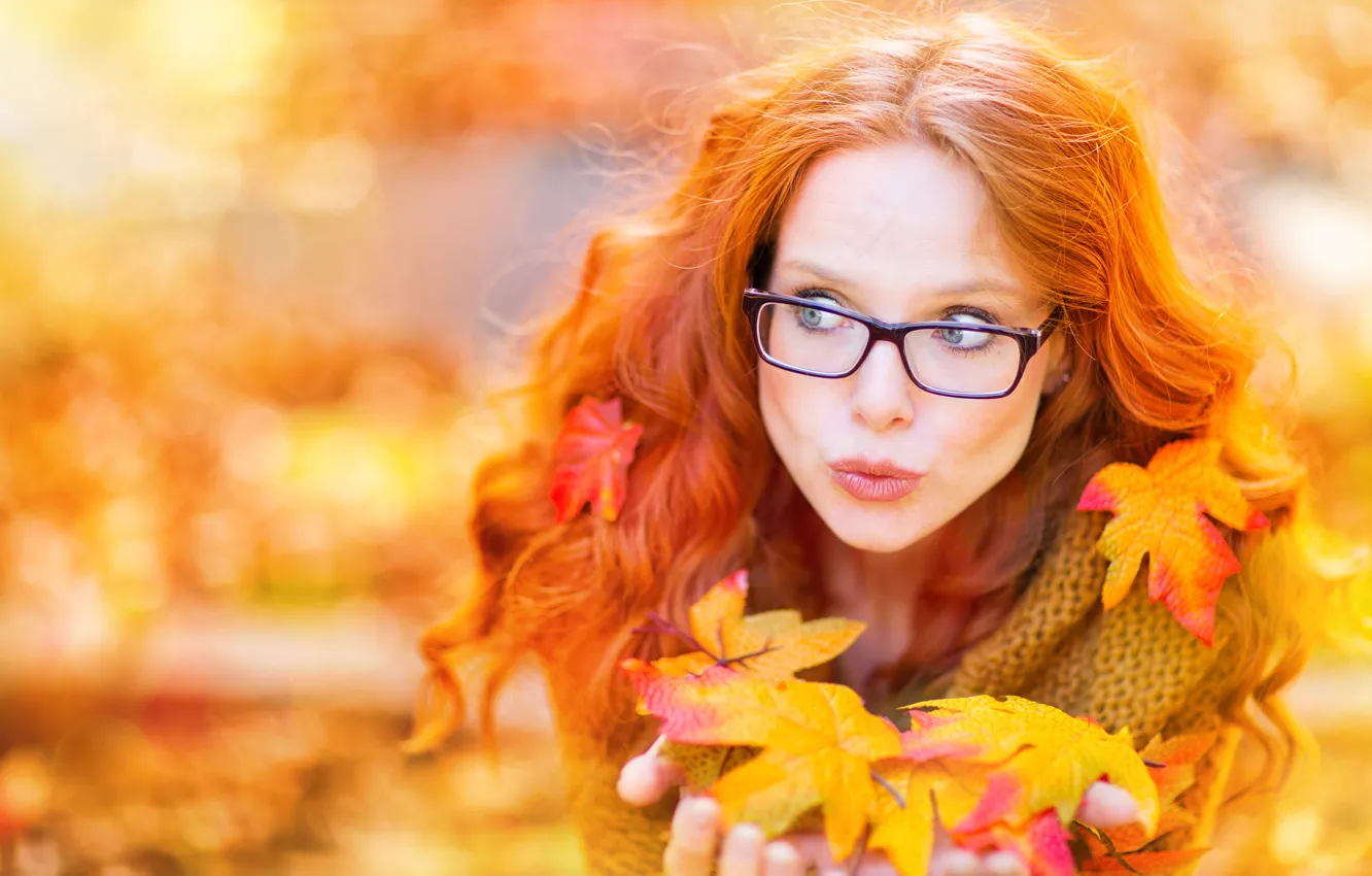 Photo wallpaper autumn, leaves, girl, yellow, background, portrait, hands, makeup