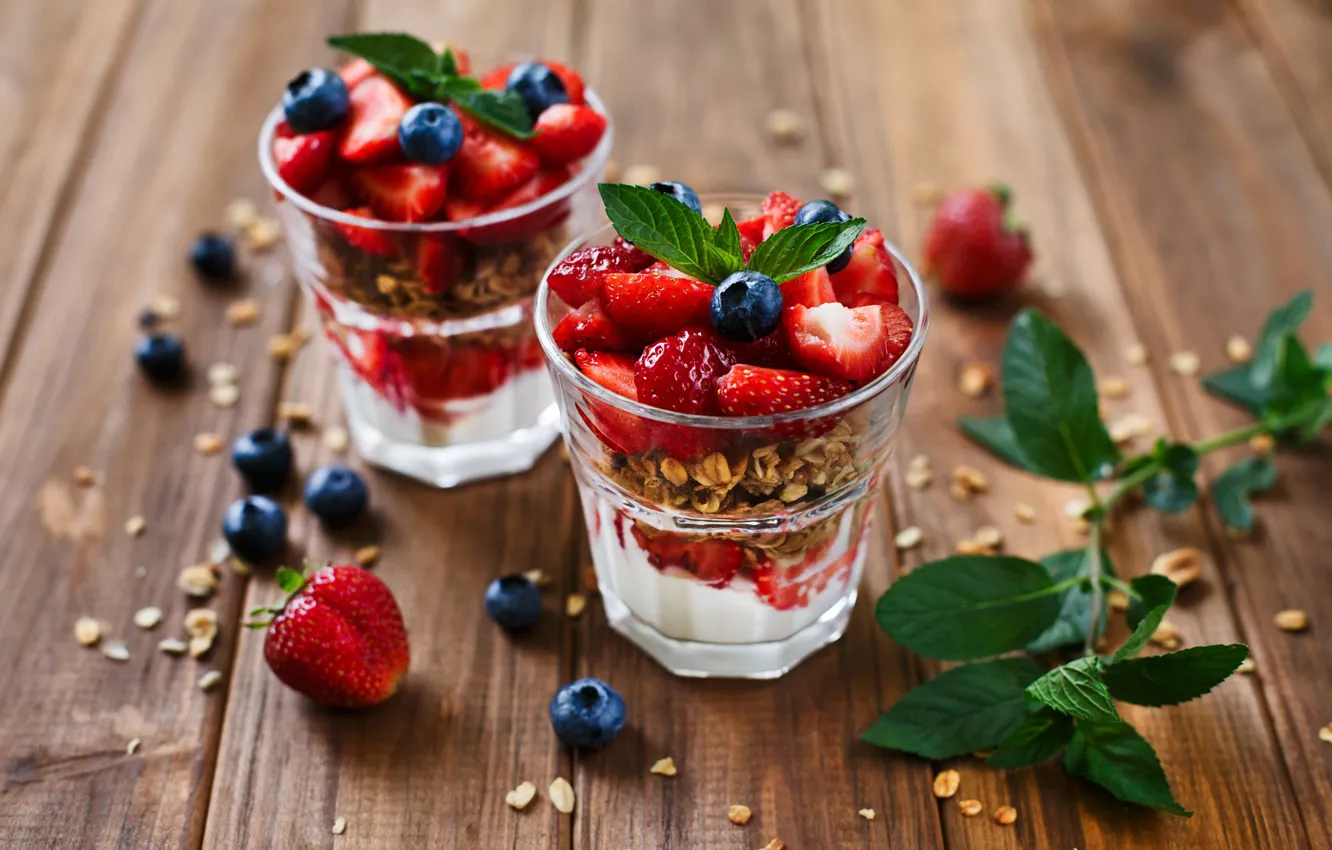 Photo wallpaper glass, berries, dessert