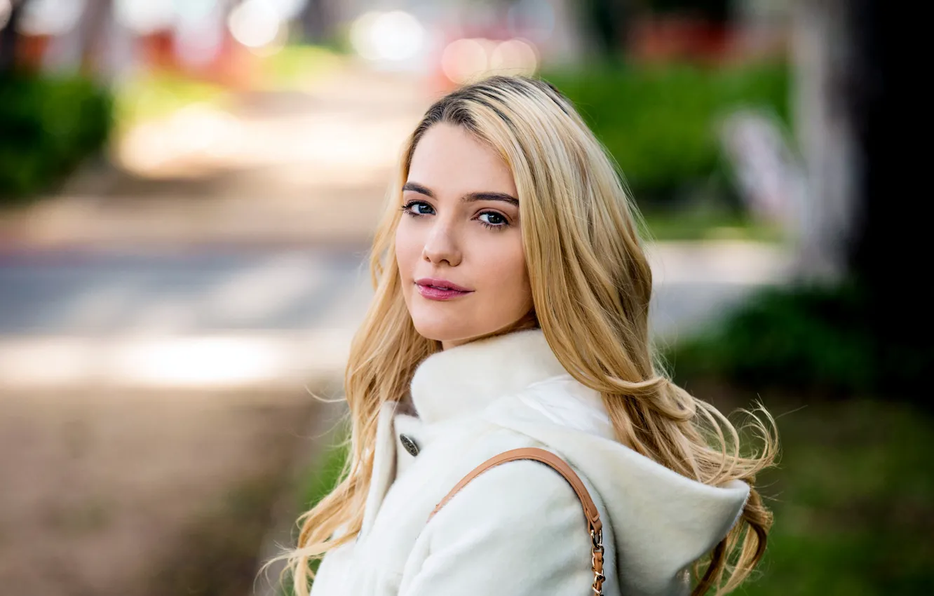 Photo wallpaper girl, long hair, photo, model, lips, face, coat, blonde