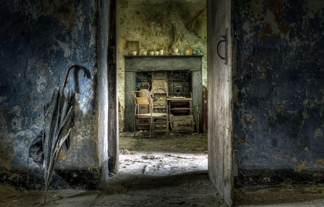 Photo wallpaper room, umbrella, the door