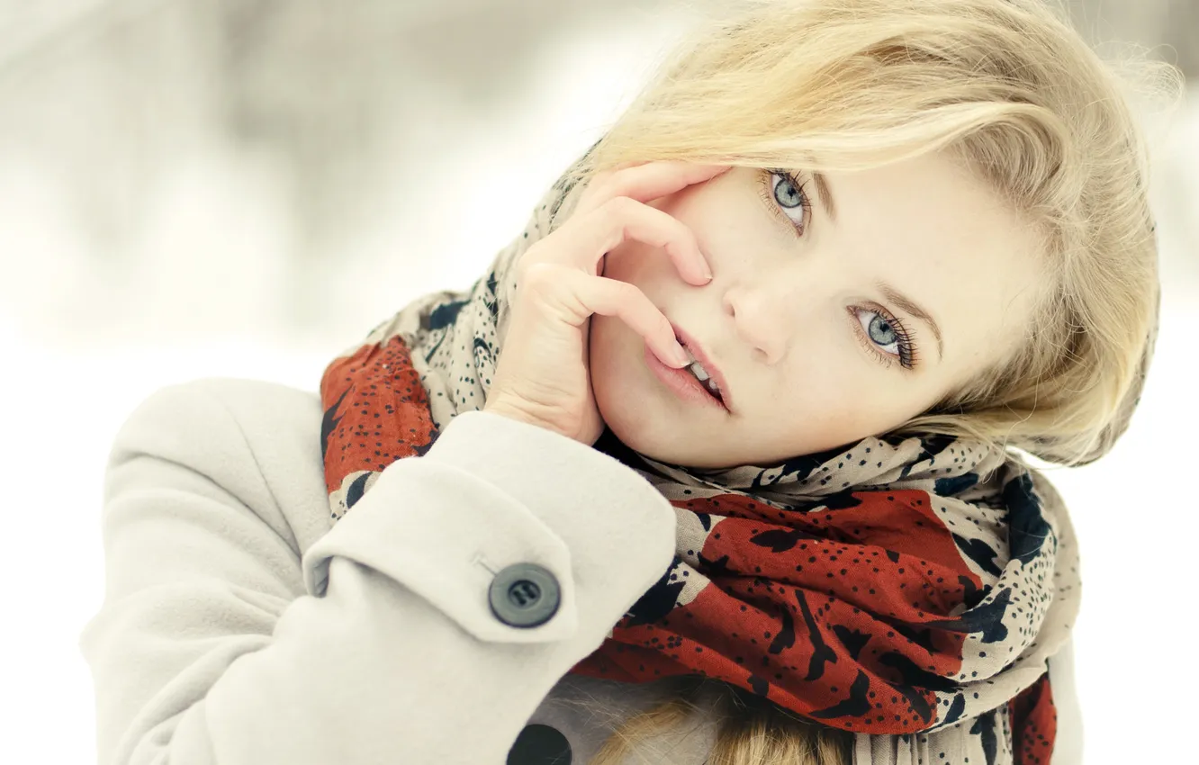 Photo wallpaper winter, eyes, look, girl, snow, face, hair, hand